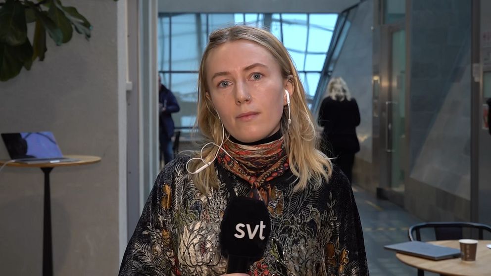 SVT:s reporter, Moa Roos, om dockan som försvaret ska ta med in i rättssalen när det omtalade ”snippa-fallet” tas upp i Hovrätten igen.