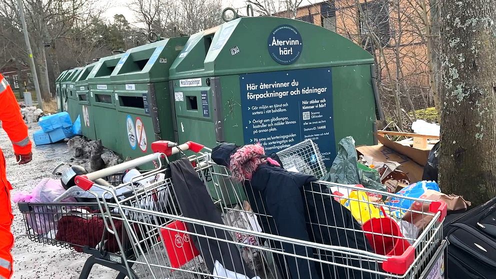 Skräpiga återvinningsstationer