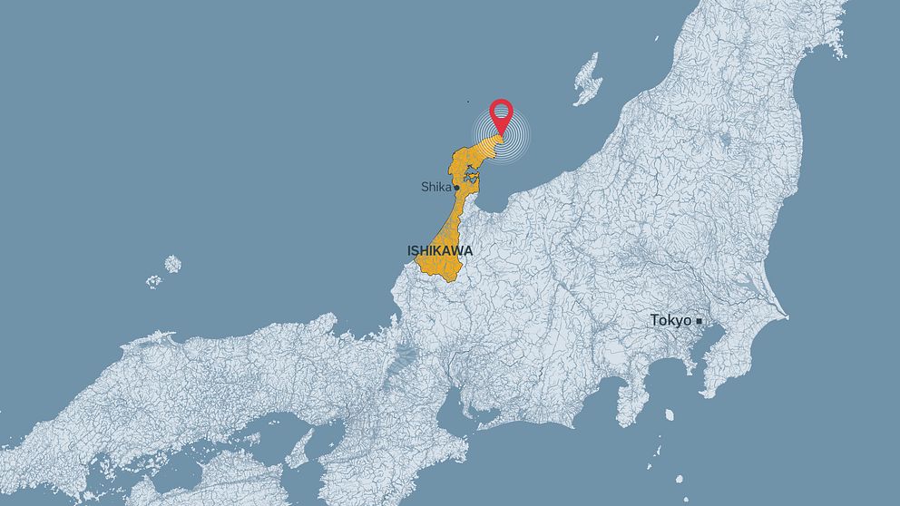 Ishikawa-regionen drabbades under nyårsdagen av en kraftig jordbävning, en person uppges ha dött bland rasmassorna i staden Shika.