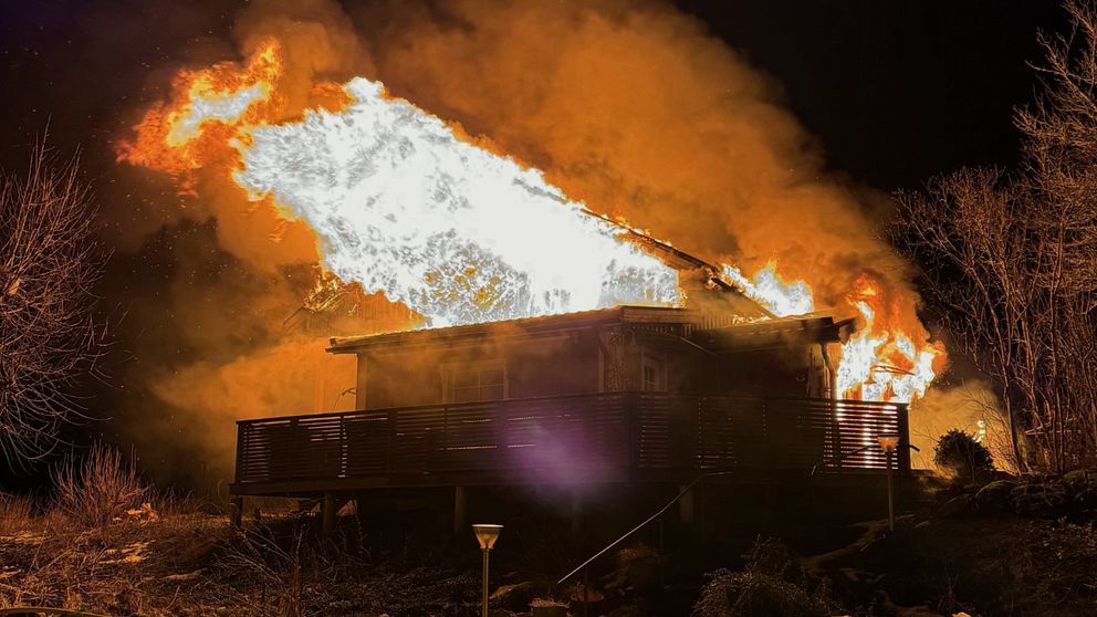 Villa på Värmlandsnäs helt övertänd