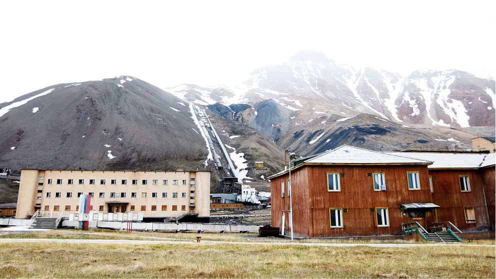Ryssland vill öppna ett forskningscenter för bland annat kulturhistoria i den övergivna gruvbyn Pyramiden.