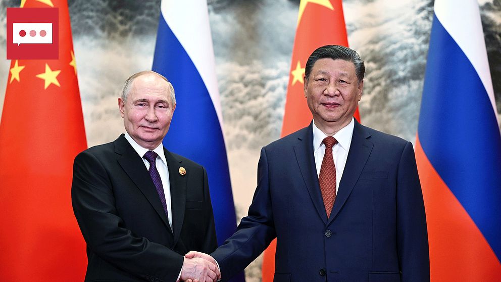Putin och Xi Jinping skakar hand