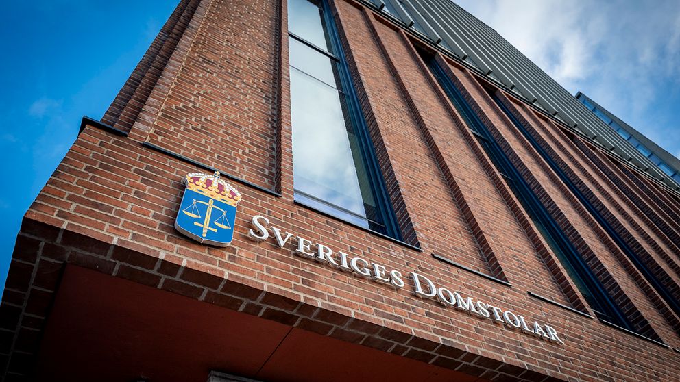 Kastade skarp handgranat mot restaurang – kvinna döms till fängelse i 6 ...