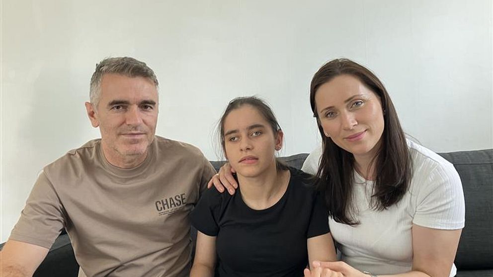 t.v pappa Lulzim, mitten dottern Eliza, t.h mamma Merita