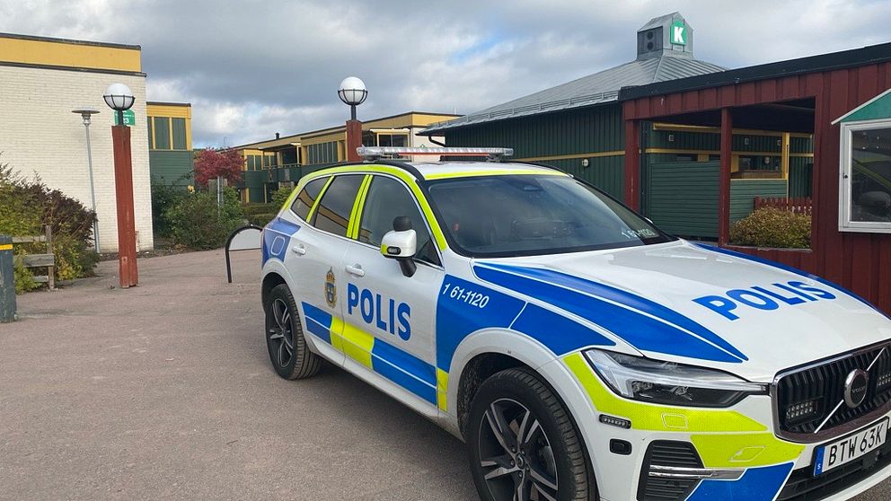 En polisbil i bostadsområdet Norrliden i Kalmar