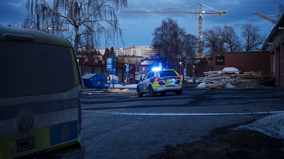Skjutning Umeå Öst på stan, polisbil