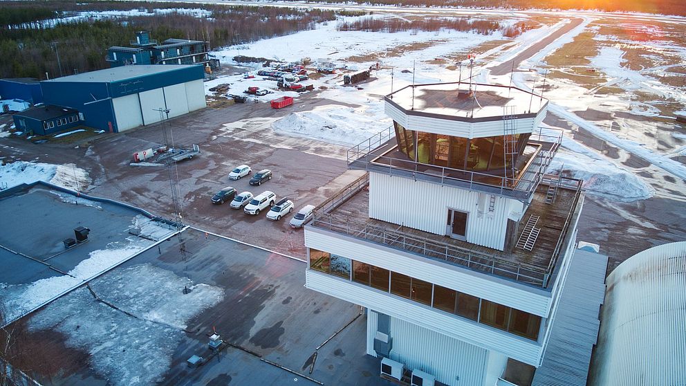 flygtorn vid flygplats, bild tagen från ovan