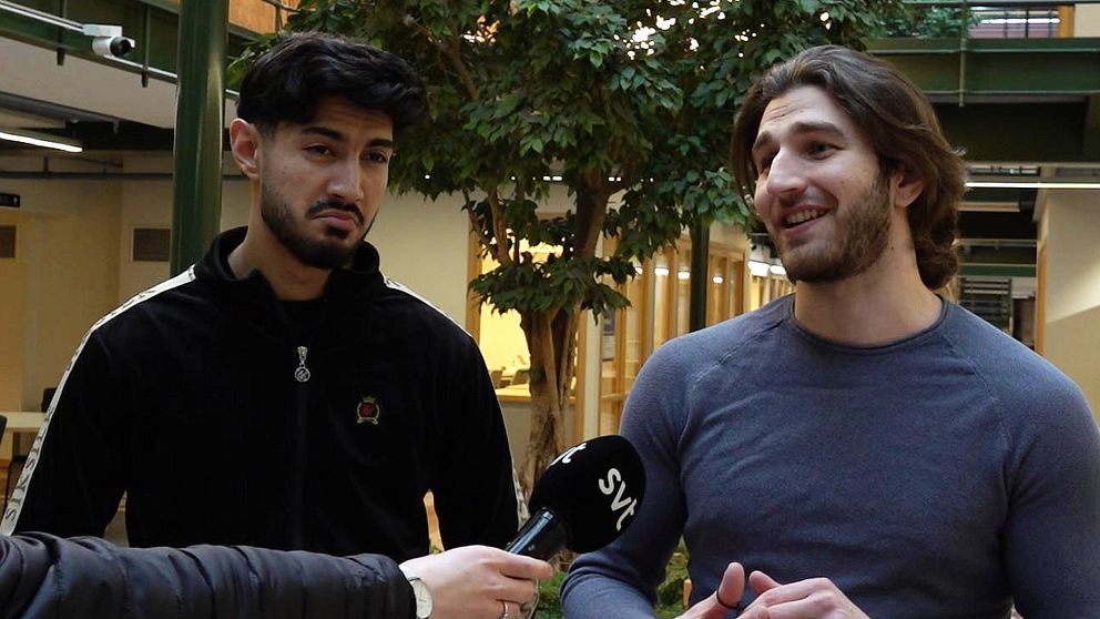 Två studenter på högskolan i Halmstad.