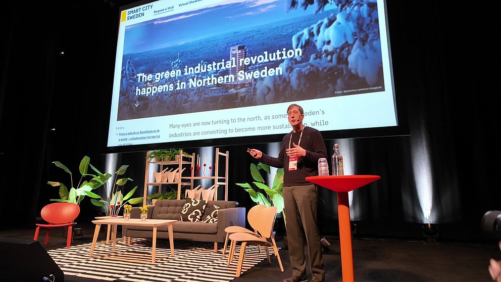 Talare vid konferens diskuterar grön industriell revolution i norra Sverige.
