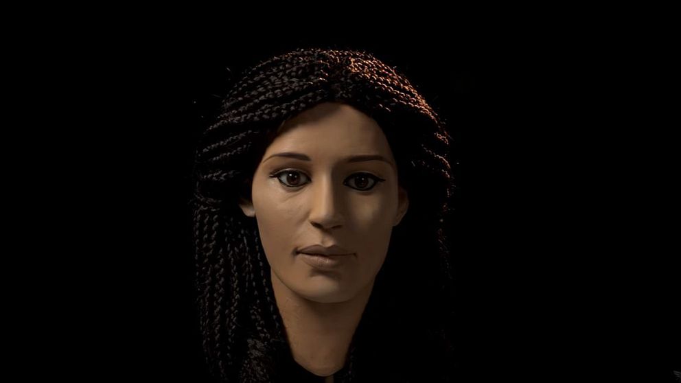 Den 2.000 år gamla kvinnan ”Meritamuns” ansikte har återskapats av forskare.