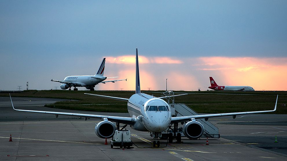 Flygplan på landningsbana