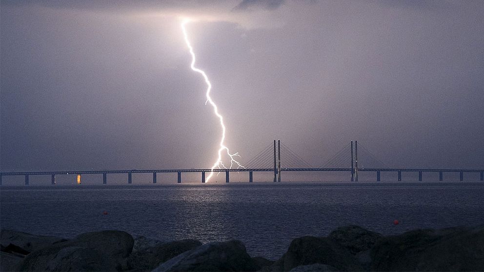 Strömavbrott på Öresundbron efter blixtnedslag.