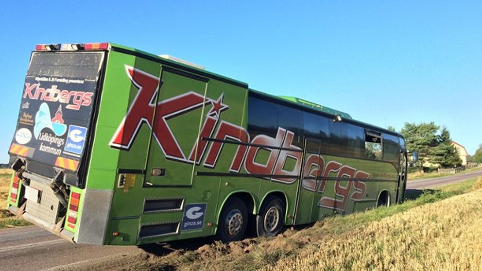 Kindbergs buss har kört i diket