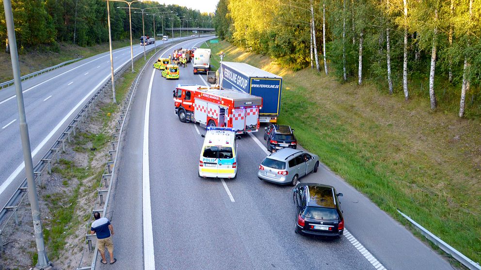 Olycka på E20 i Örebro, sannolikt orsakad av MC-förare