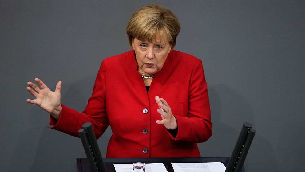 Angela Merkel i talarstolen.