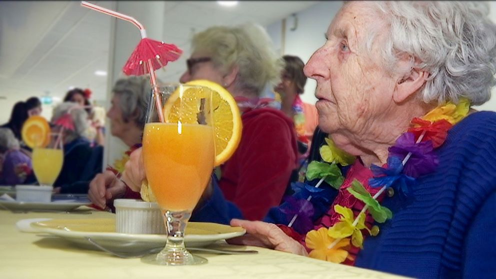 Äldreboendet Kungsljuset har kallats för lyxäldreboende där pensionärerna badar bubbelpool och äter trerätters middagar.