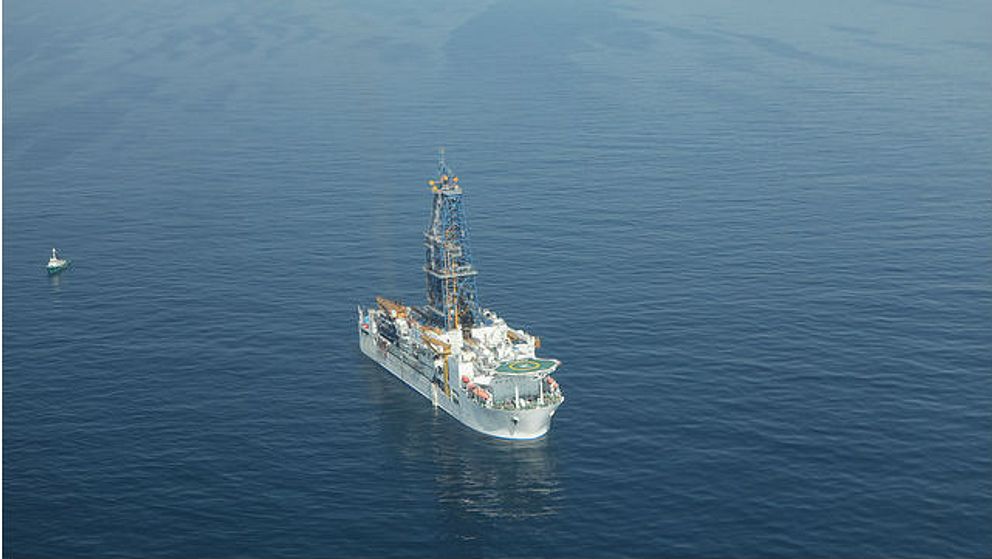 Bild på det stora forskningsfartyget ute till havs.