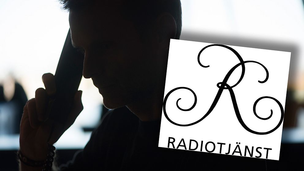 En person som pratar i telefon. Radiotjänst-logotyp.