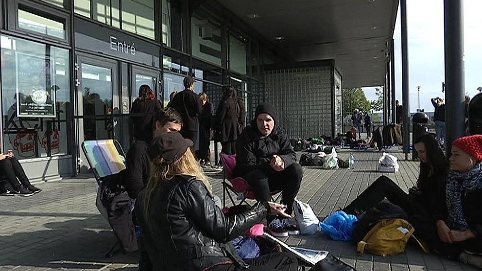 Kent-fans i väntan på konsert i Linköping