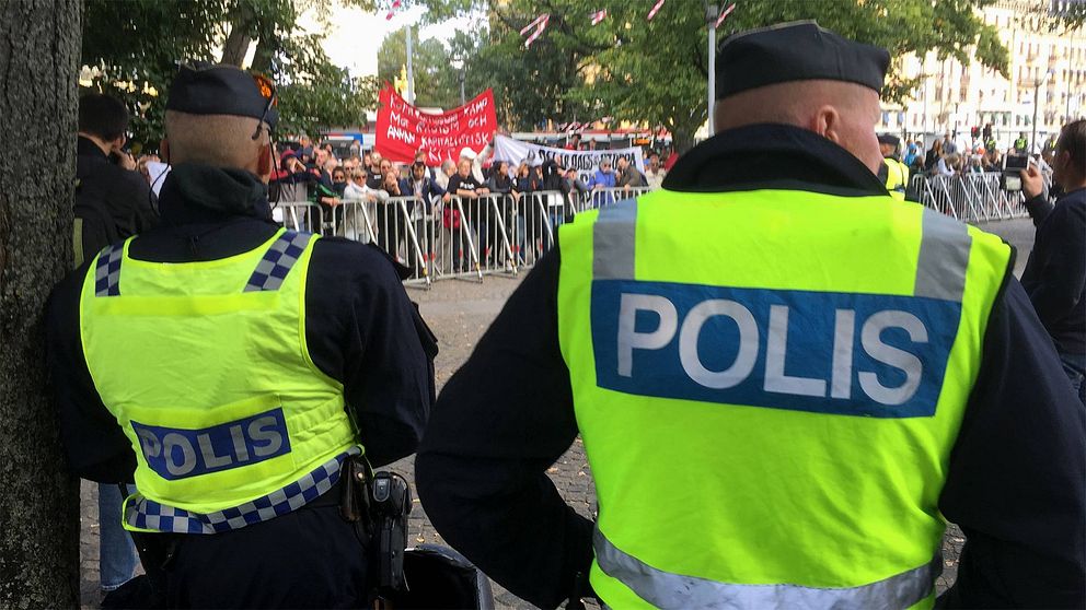 POLIS övervakar högerextrem demo på Raoul Wallenbergs torg