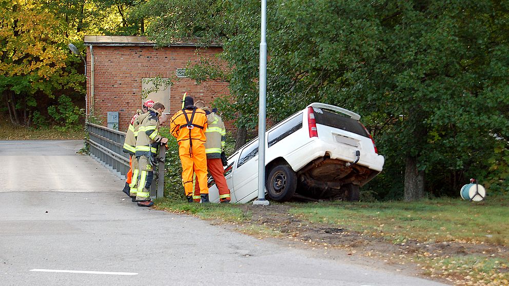 Bil körde ner i Ronnebyån