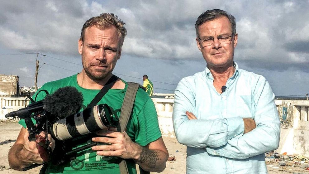 SVT Nyheter:s Fotograf Marco Nilsson och reporter Claes JB Löfgren.
