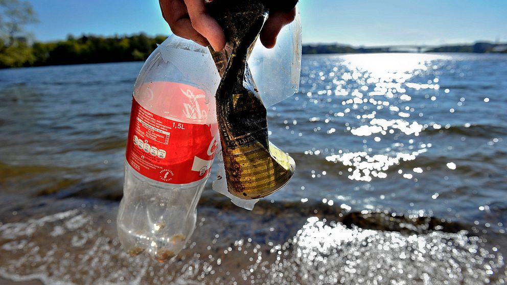 skräp i havet