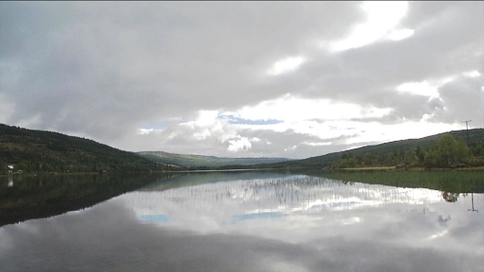 Bild på en fjord.