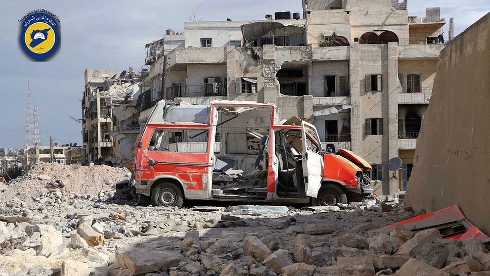 En förstörd ambulans i östra Aleppo i en bild från den 23 september.