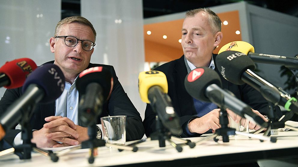 Ericssons vd Jan Frykhammar och Ulf Ewaldsson, teknik- och strategichef, under pressträffen.