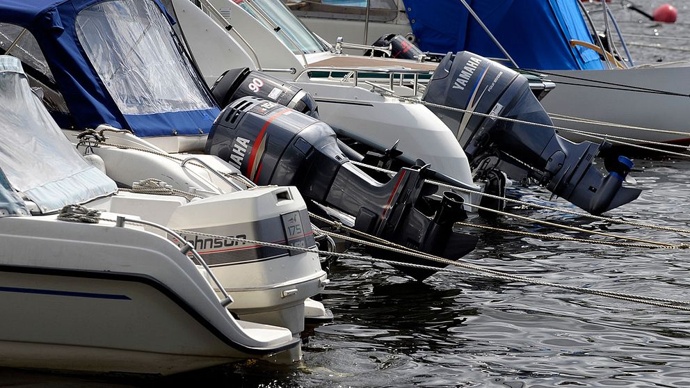 Båtar i hamn.