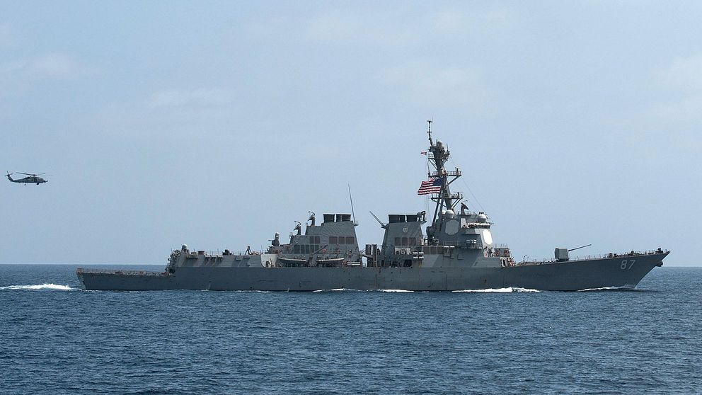 Amerikanska marinen uppger att flera robotar från rebellkontrollerat område i Jemen avlossats mot jagaren USS Mason. Arkivbild.