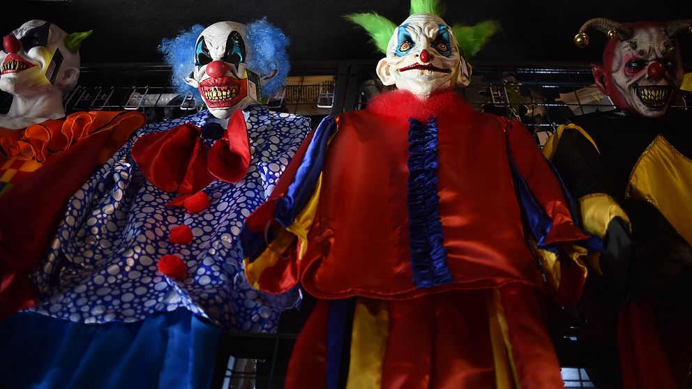 Flera uppmanar på sociala medier att jaga clowner.