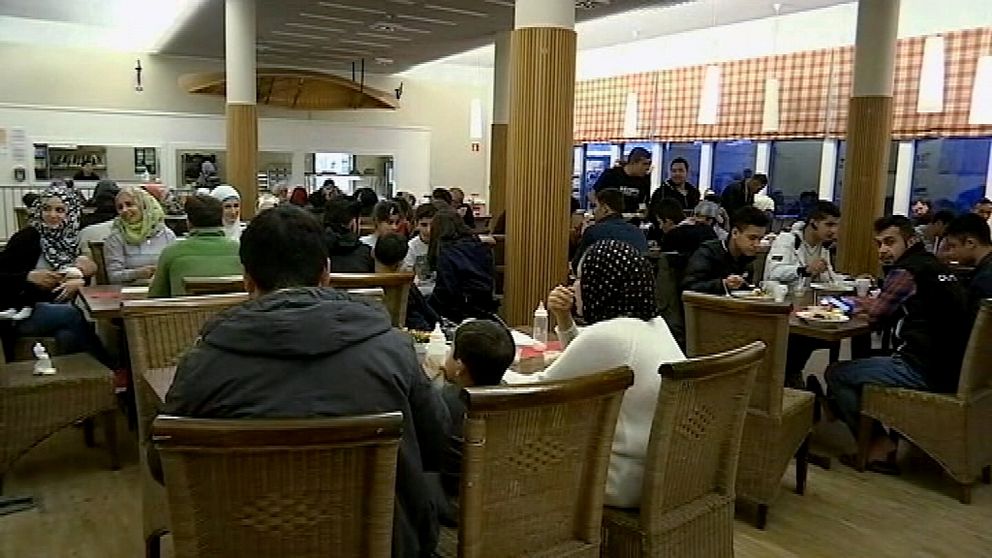 Asylsökande på Continental Inn bjöds på arabisk afton