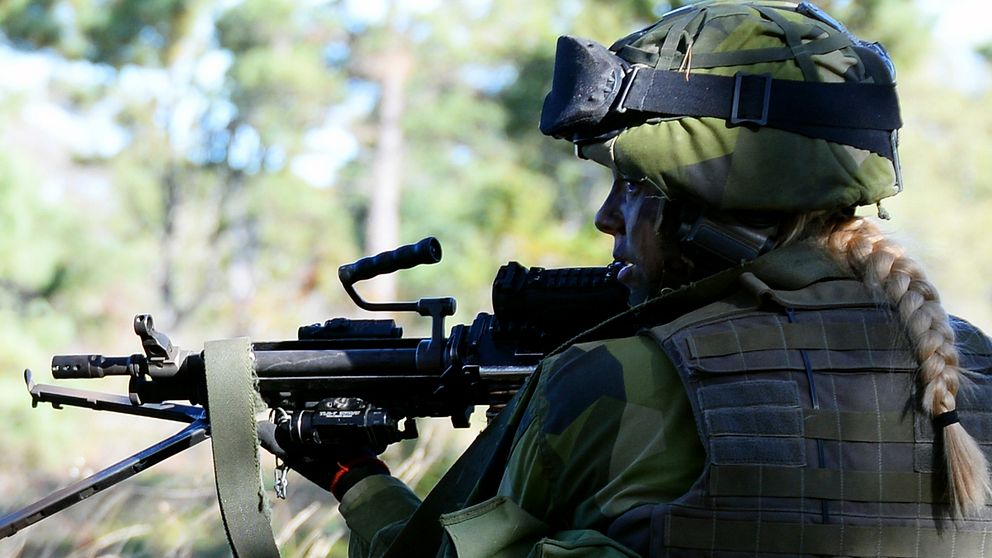 Soldat med gevär. Gotland.