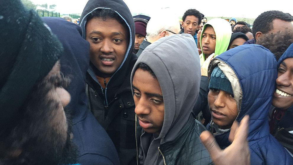 Pojkar i lägret i Calais.