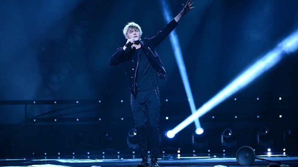 Ulrik Munhter är först ut med låten ”Tell the World I'm Here”