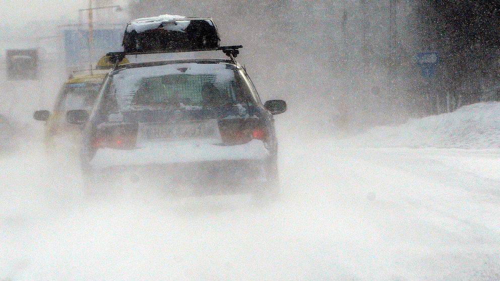 Bilkö i snöstorm