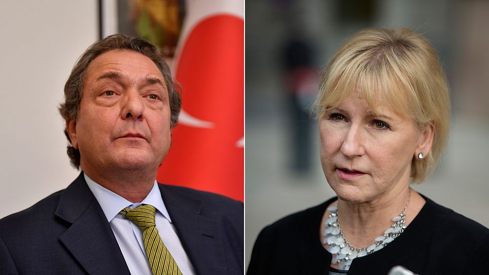 Turkiets ambassadör Ömer Kaya Türkmen och utrikesminister Margot Wallström (S).