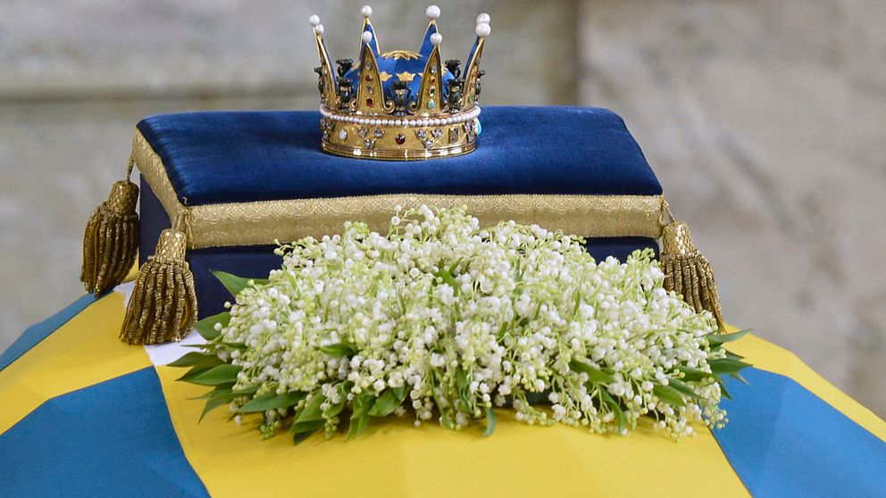 Prinsessan Lilians favorit, liljekonvaljen, låg på kistan under begravningen.