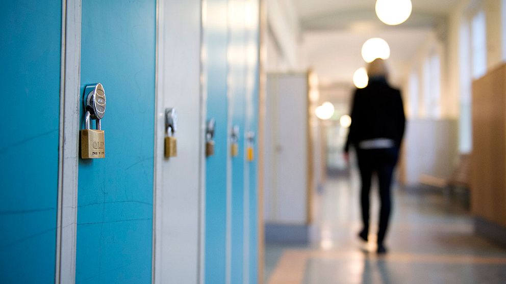 En gymnasielärare i Malmö har fått en skriftlig varning sedan han haft sex med en av sina elever. Eleven var myndig vid händelsen.