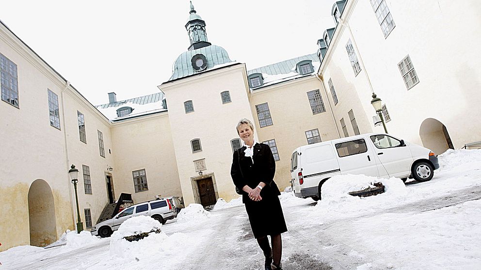 Östergötlands landshövding Elisabeth Nilsson på borggården vid Linköpings slott.