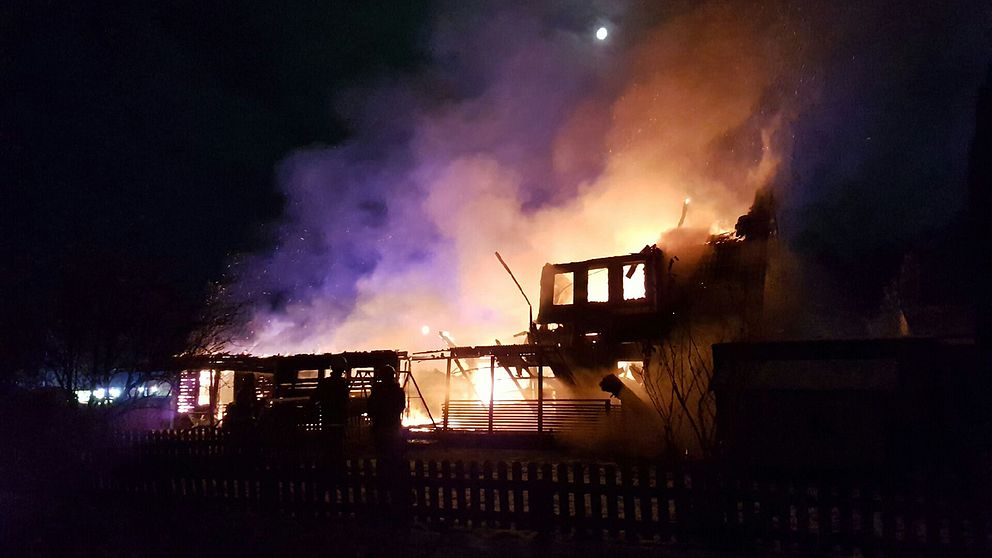 Två av kedjehusen totalförstördes i branden.