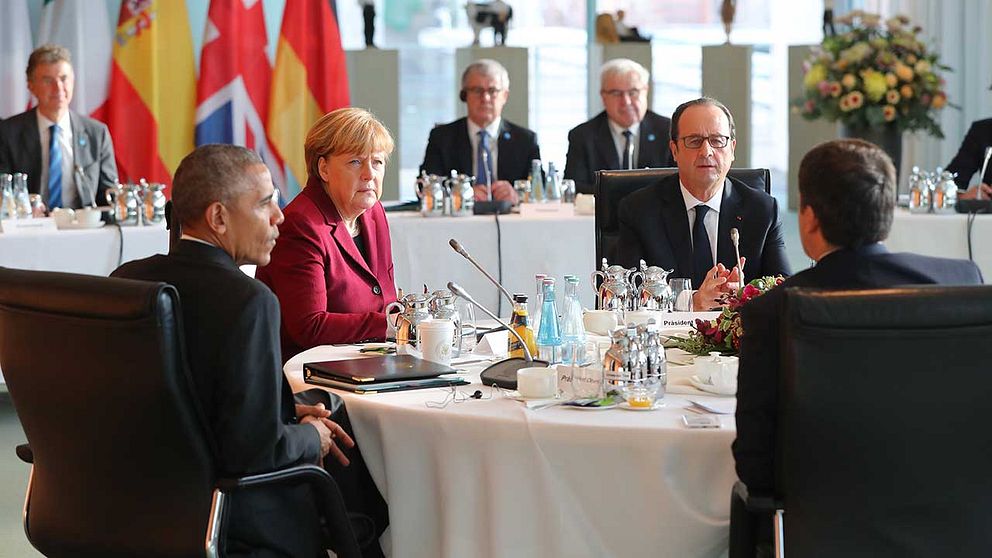 USA:s avgående president Barack Obama avslutade sitt besök i Berlin med ett samtal med ledarna för Västeuropas största länder. På bilden syns förutom Obama: Tysklands förbundskansler Angela Merkel, Frankrikes  president François Hollande och Italiens premiärminister Mateo Renzi (med ryggen mot kameran).