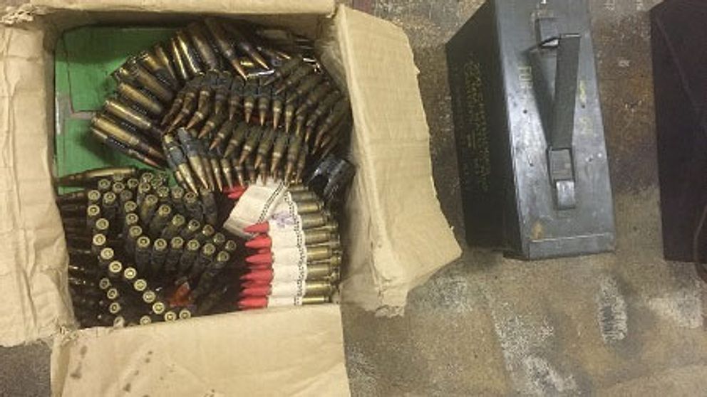 Polisens fynd: Ett ton vapen och ammunition