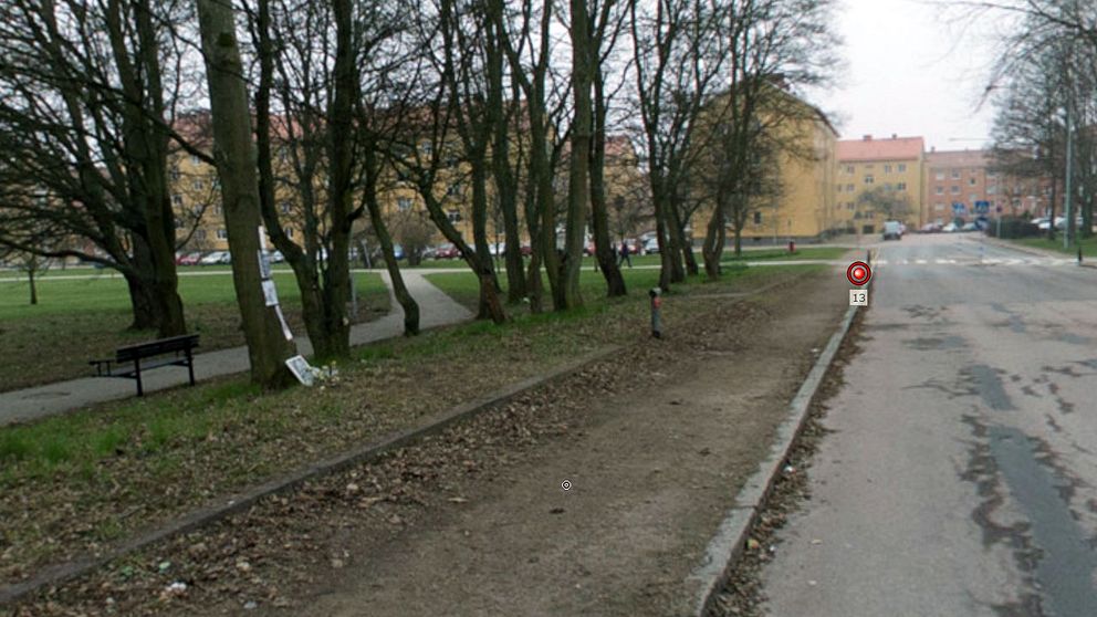 Här på trottoaren på Malmögatan i Helsingborg dog 22-årige mannen.