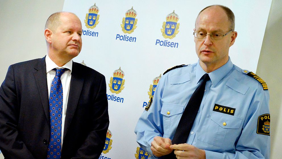 Den krassa verkligheten för rikspolischef Dan Eliasson (till vänster) och biträdande rikspolischef Mats Löfving (till höger) är att man inte nått målet vad gäller olösta brott någon gång de senaste fem åren.