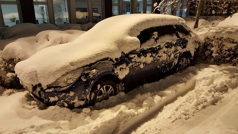 Det tog lite tid innan jag kunde åka iväg med bilen från personalparkeringen här på SVT på tidiga kvällen den 9 november.