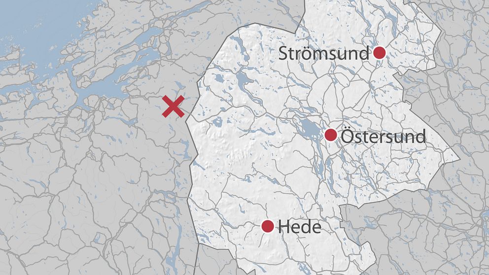 Flera människor stängdes in mellan två skred längs E14 i Meråker, Norge, nära gränsen till Sverige.