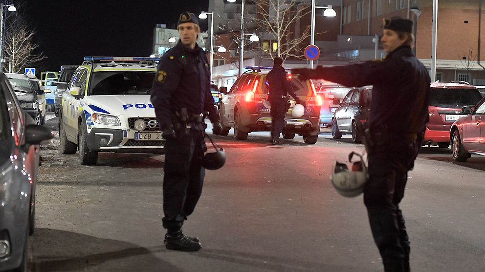 Polisinsats efter dubbelmordet i Rinkeby.